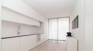 Shared fridge, microwave - UP&DOWN Suites (Ponta Delgada)