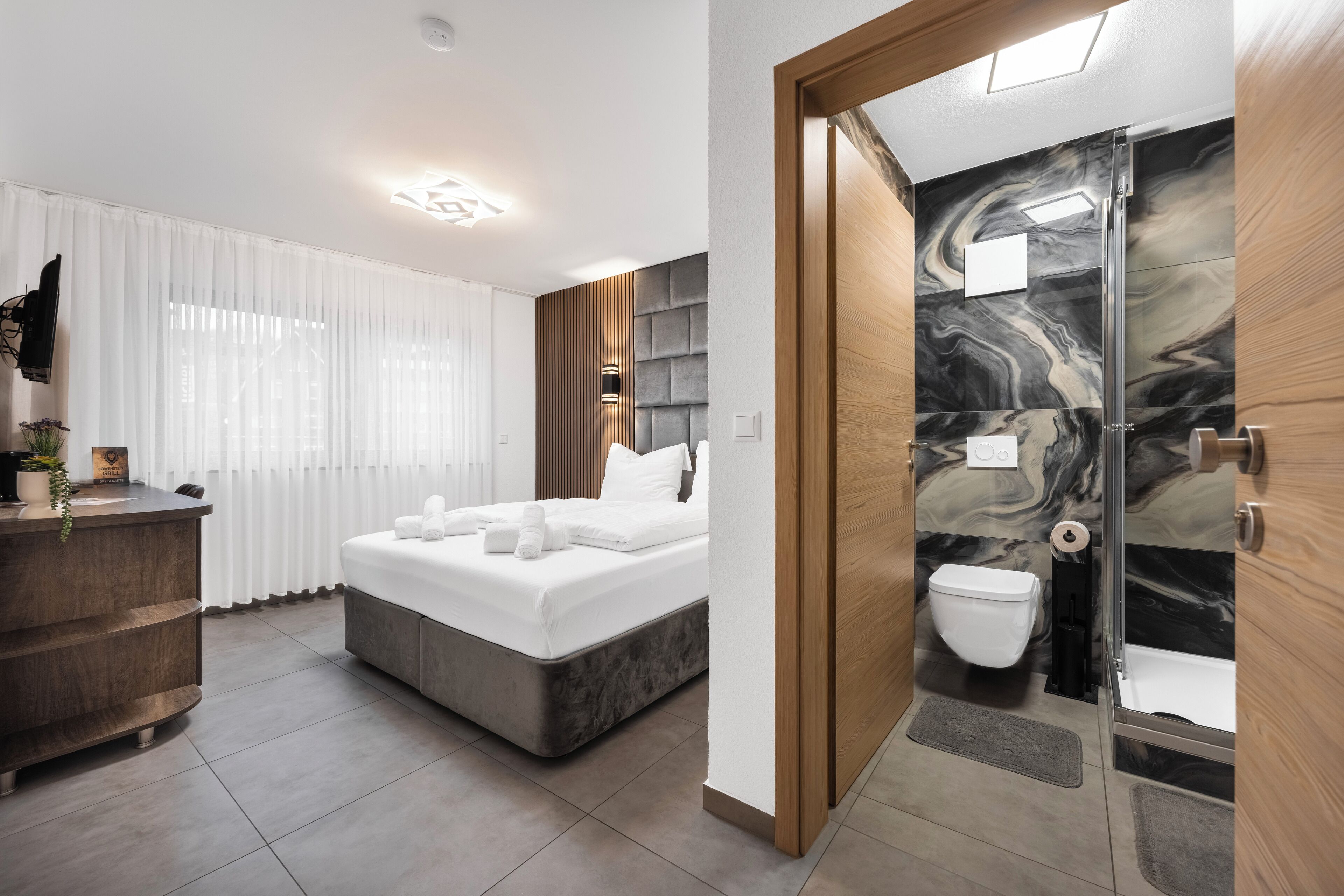 Quarto casal, banheiro privativo