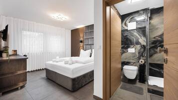 Quarto casal, banheiro privativo