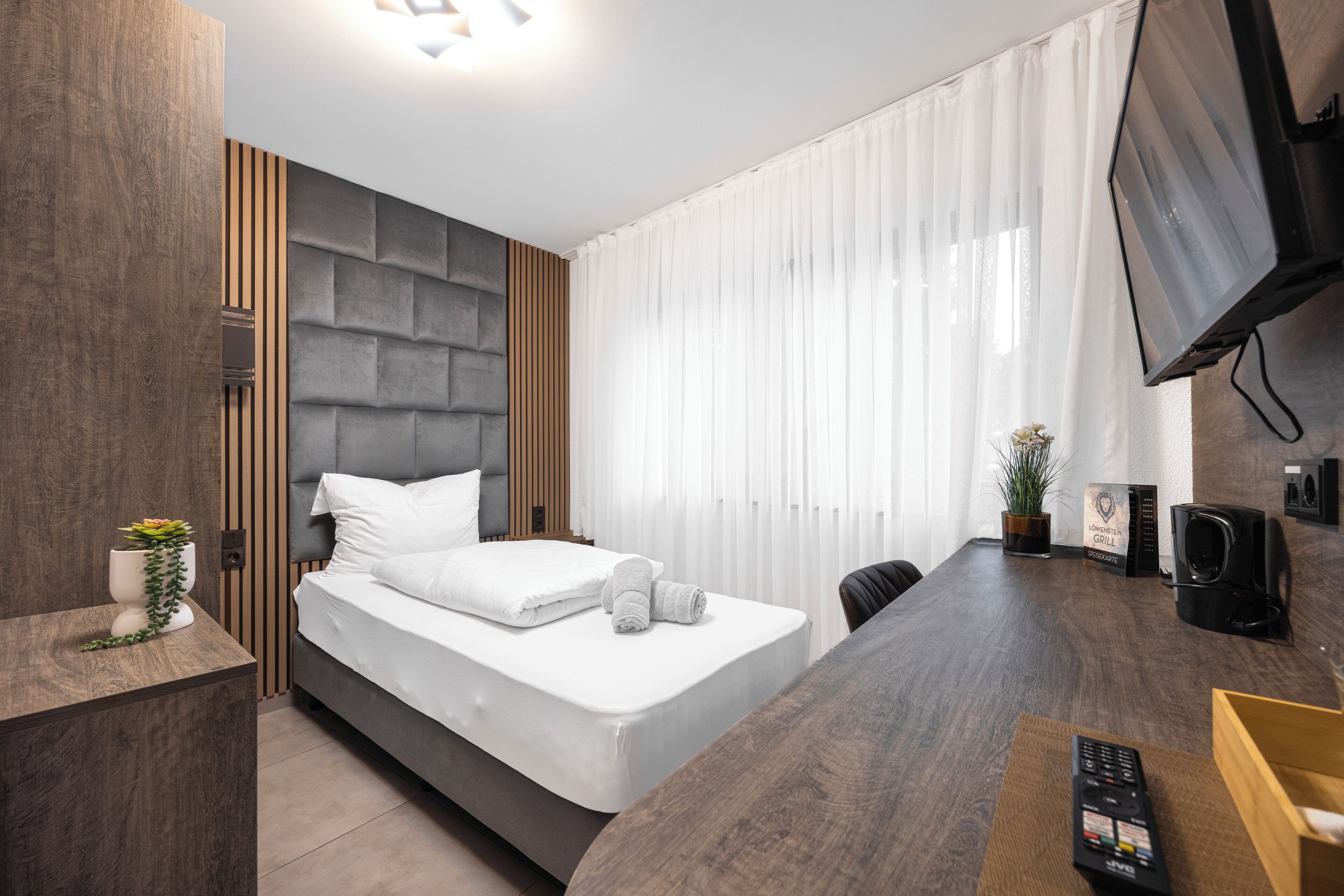 Quarto solteiro, 1 cama de solteiro, banheiro privativo