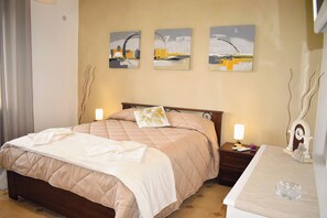 Room - Villa with wonderful views: relaxation and comfort for families, couples and friends (Laureana Cilento)