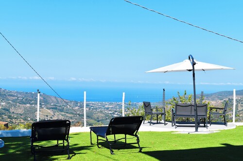 Villa with wonderful views: relaxation and comfort for families, couples and friends