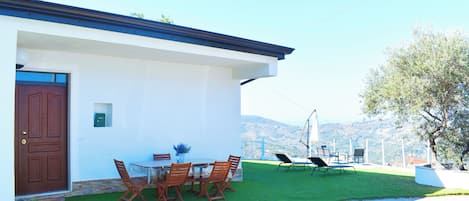 屋外ダイニングエリア