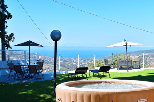 Villa with wonderful views: relaxation and comfort for families, couples and friends