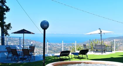 Villa with wonderful views: relaxation and comfort for families, couples and friends