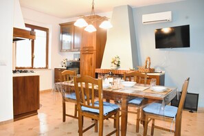 Dining - Villa with wonderful views: relaxation and comfort for families, couples and friends (Laureana Cilento)