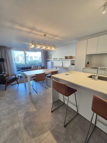 Luxury apartment INCLUDING GARAGE - quiet location near the sea - GROUND FLOOR