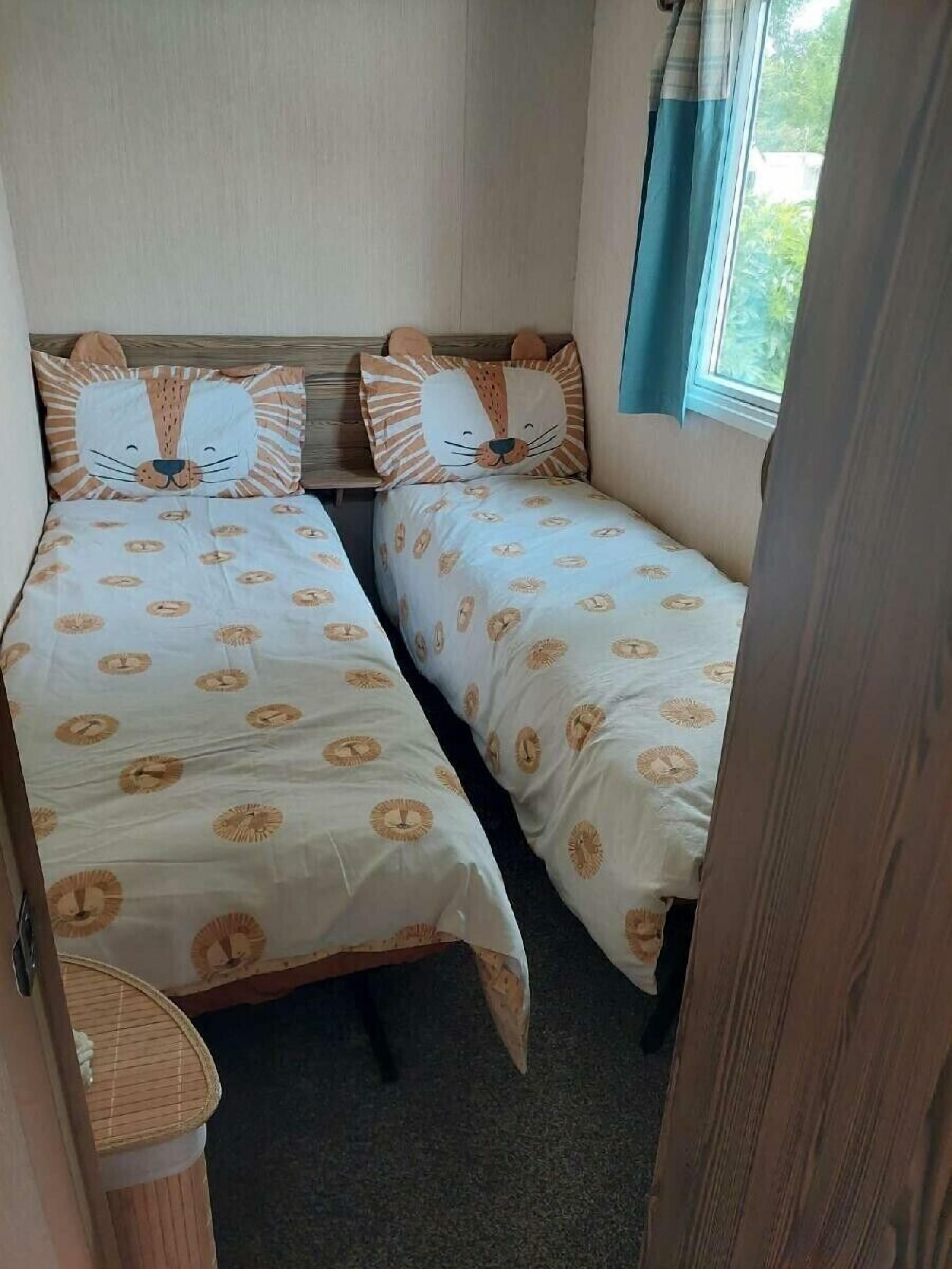 4 bedrooms, individually decorated, individually furnished, free WiFi