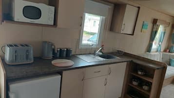 Batterie de cuisine, vaisselle et ustensiles