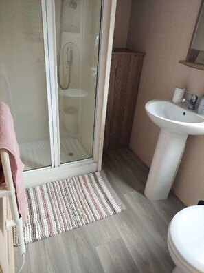 Shower - Marton Mere Holiday Village - Holiday Accommodation 17751 (Blackpool)