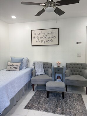 1 chambre, fer et planche à repasser, Wi-Fi gratuit, draps fournis