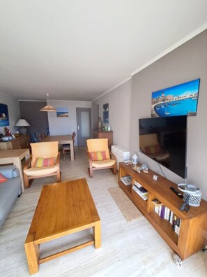 Living area - Well-located apartment with beautiful sea view. (Saint-Raphaël)