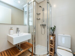 Bathroom - Charming 2-bedroom Lagoon Apartment (Casares)