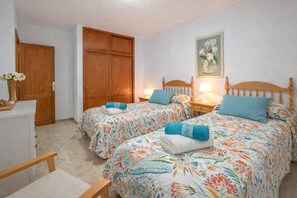 Apartment - Cascajos Beachfront Apartment for 3 (Brena Baja)