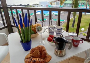 Apartment | Interior detail - Cascajos Beachfront Apartment for 3 (Brena Baja)