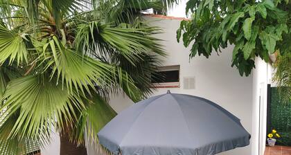 Rural apartment with garden, barbecue and private swimming pool.