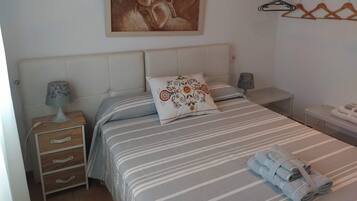 Fer et planche à repasser, Wi-Fi, draps fournis