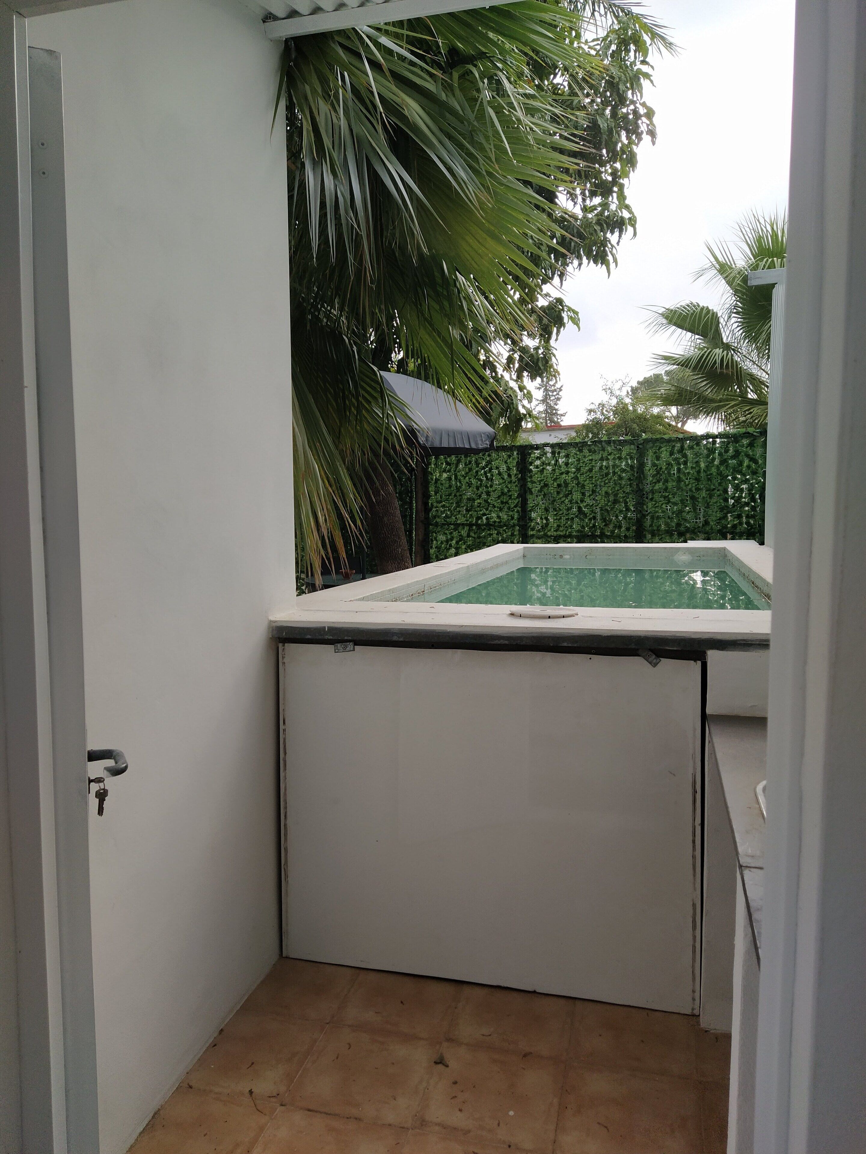 Bañera de hidromasaje exterior