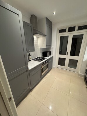 Microwave, oven, dishwasher - Hyde Park cozy hidden gem (London)