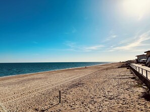 Beach - Scenic Sea, Mountain & City View Holiday Apartment (Manilva)