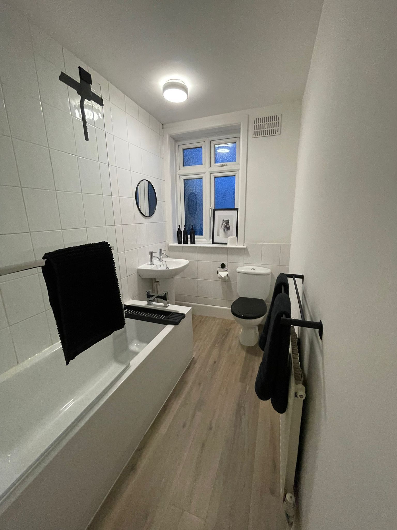 Hårføner, håndklær, såpe og toalettpapir