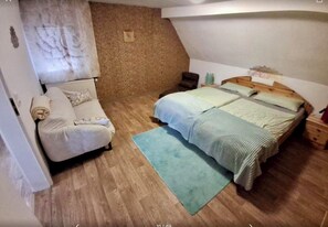 1 habitación, tabla de planchar con plancha, wifi y ropa de cama 