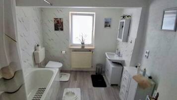 Hårtørrer, håndklæder, Sæbe, Toiletpapir
