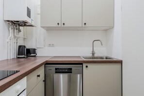 Refrigerador, microondas, horno, placa de cocina