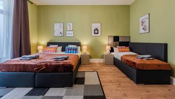 Tabla de planchar con plancha, cuna de viaje y wifi gratis