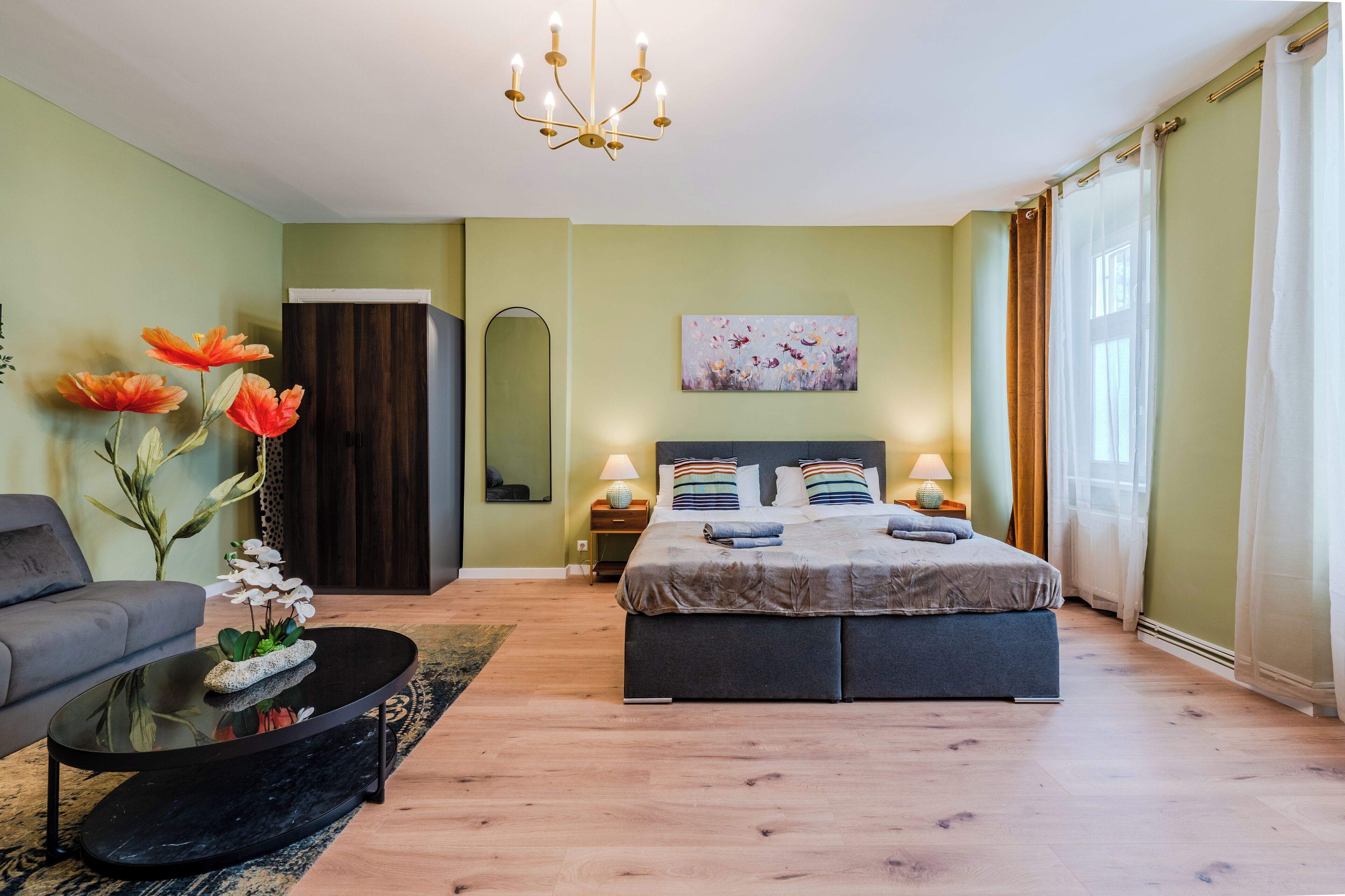2 habitaciones, tabla de planchar con plancha y cuna de viaje 