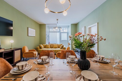 Modern Suite near Messe Berlin 8 Guests 2 Bathroom