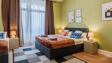 2 habitaciones, tabla de planchar con plancha y cuna de viaje