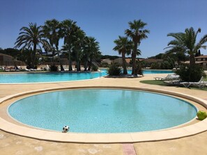 Pool - Spacious air-conditioned house, estate with swimming pools and activities, close to the sea (Portiragnes)