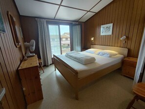 Iron/ironing board, WiFi - Spacious air-conditioned house, estate with swimming pools and activities, close to the sea (Portiragnes)