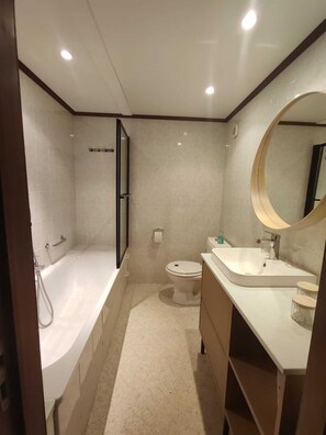 Chuveiro, secador de cabelo