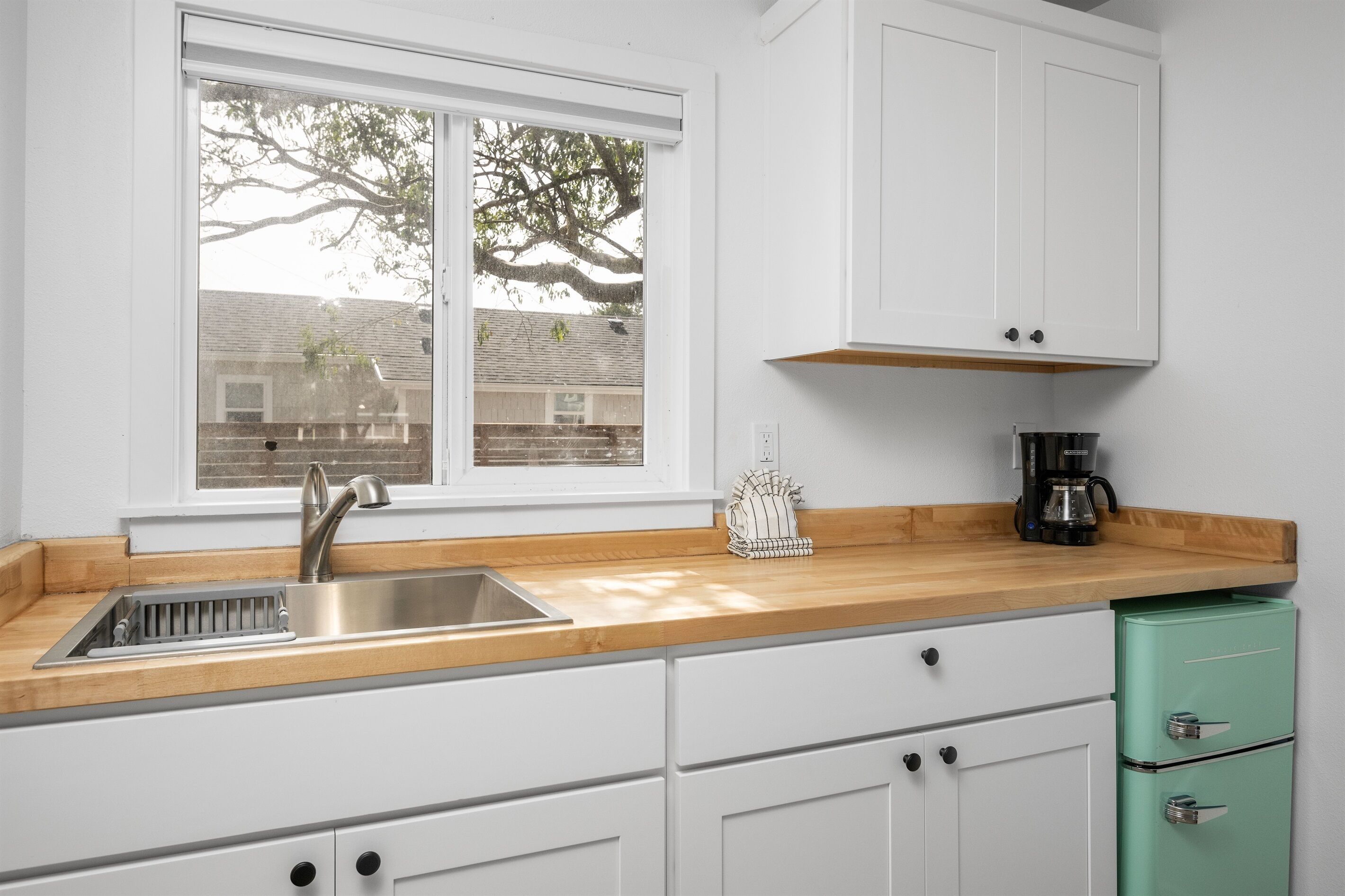 Microwave, coffee/tea maker