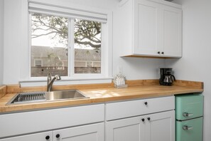 Micro-ondas, cafeteira/chaleira