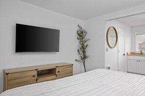 Escritorio, wifi gratis, ropa de cama