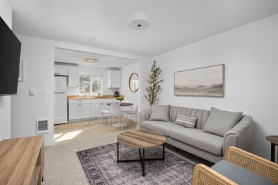 Inn at Rockaway Beach #3: Walk to Beach, Pets OK