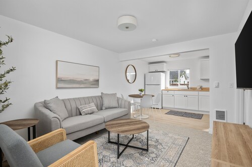 Inn at Rockaway Beach #4: Walk to Beach, Pets OK