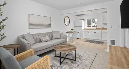 Inn at Rockaway Beach #4: Walk to Beach, Pets OK