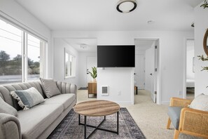 TV - Inn at Rockaway Beach #5: Walk to Beach, Pets OK (Rockaway Beach)