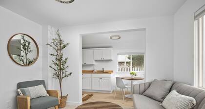 Inn at Rockaway Beach #5: Walk to Beach, Pets OK