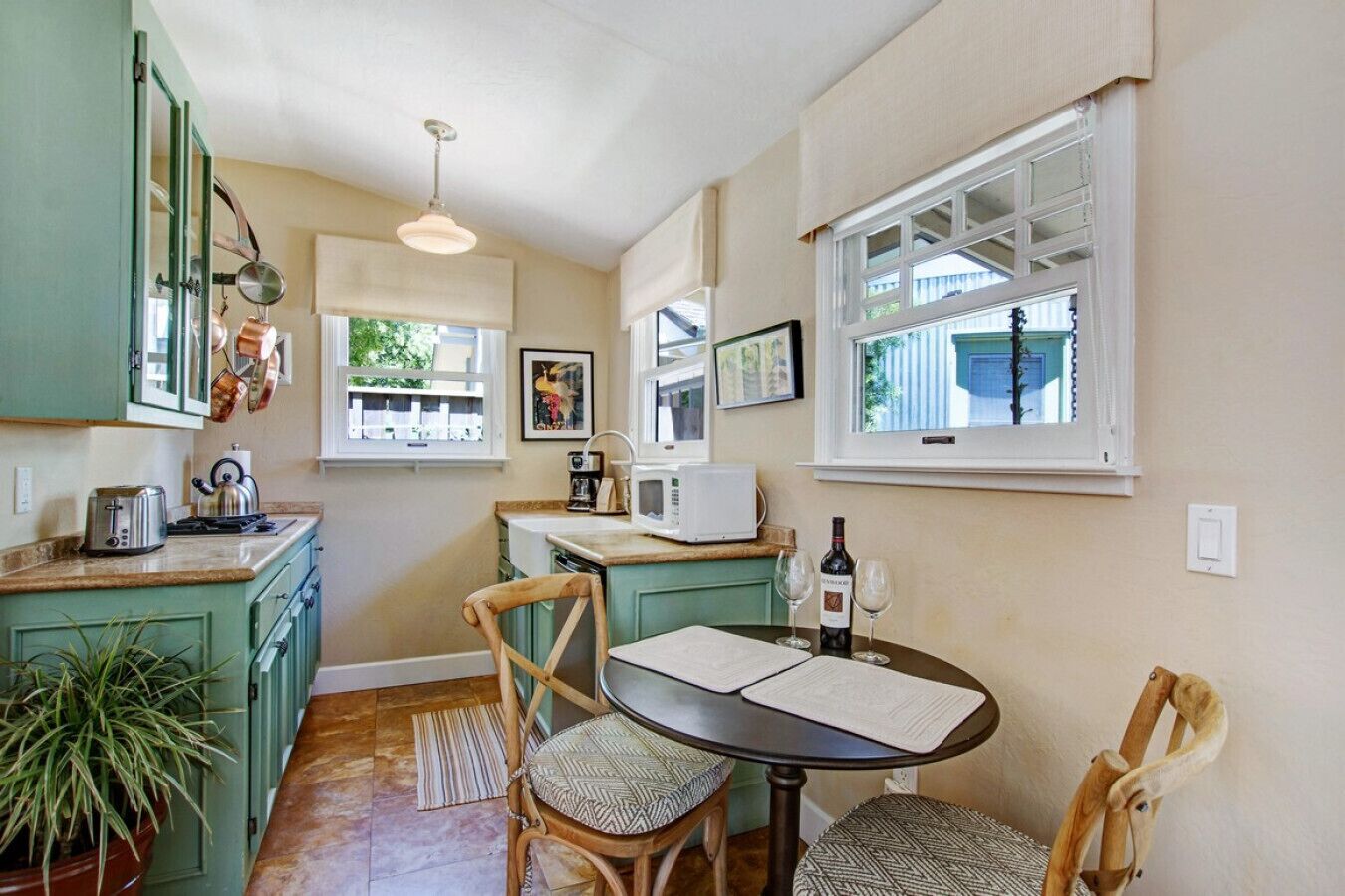 Luna @ Bungalow 313 Sonoma Vacation Rental - Galley Kitchen
