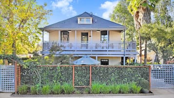 Luna @ Bungalow 313 Sonoma Vacation Rental - Communial Area - Bocce Court, Fire Pit and more