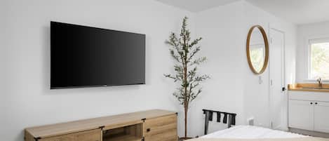 デスク、WiFi (無料)、ベッドシーツ