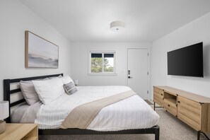 Desk, free WiFi, bed sheets - Inn at Rockaway Beach #7: Walk to Beach, Pets OK (Rockaway Beach)