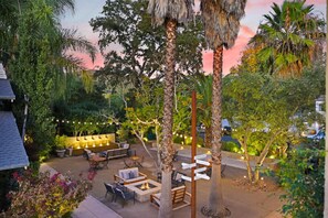 Vita @ Bungalow 313 Sonoma Vacation Rental - Communial Area - Bocce Court, Fire Pit and more - Vita @ Bungalows 313 - Half a block off the Historic Sonoma Plaza (Sonoma)