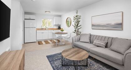 Inn at Rockaway Beach #8: Walk to Beach, Pets OK