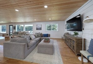 Smart TV - Lake Legacy Estate: 2 Homes on Private 40 Acres (Cloverdale)